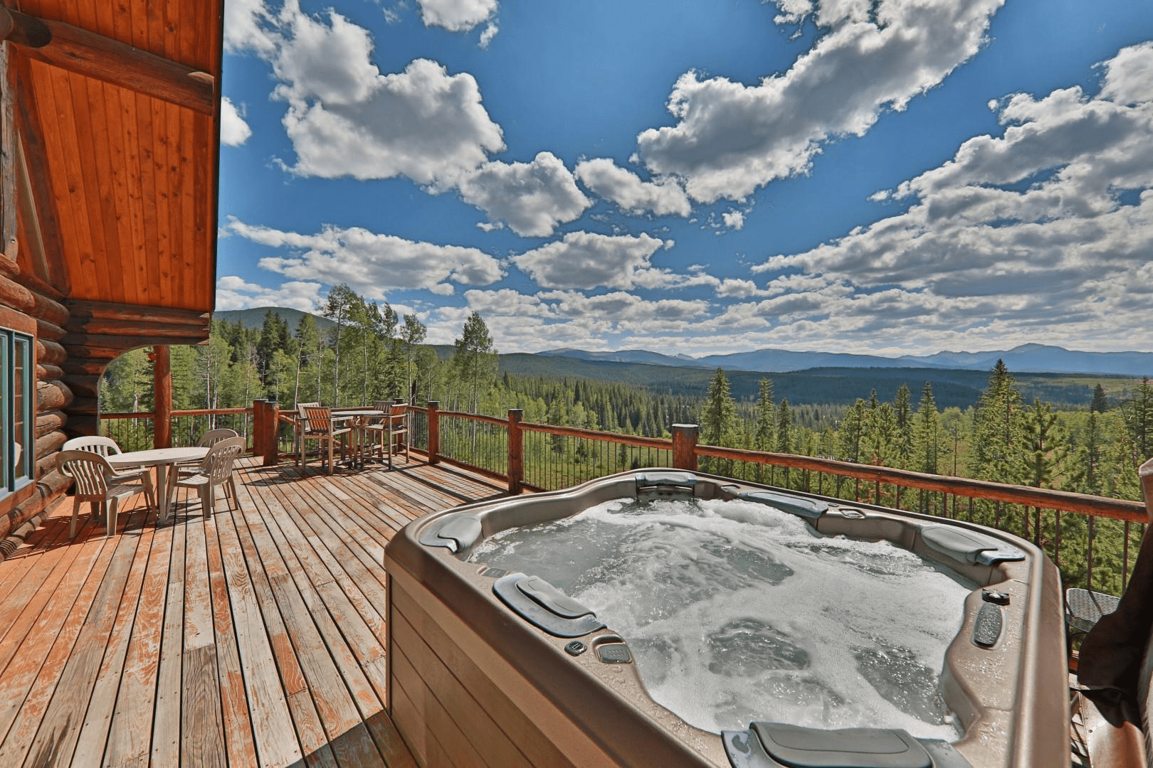 A panoramic view from the hot tub at Inspiration Point from Resort Management Group Rocky Mountain cabins.